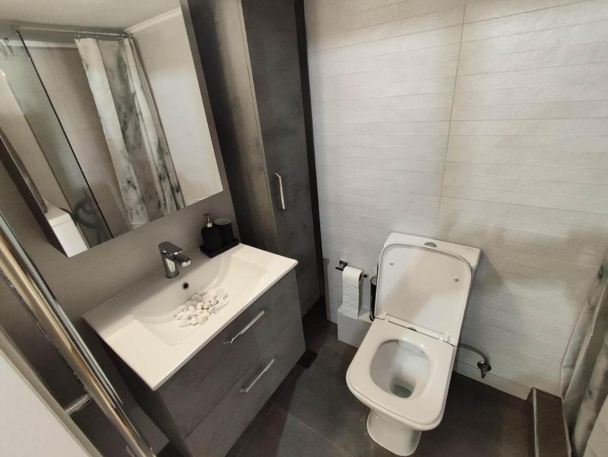 Haris Modern Apt. Near The Sea เทสซาโลนิกิ ภายนอก รูปภาพ